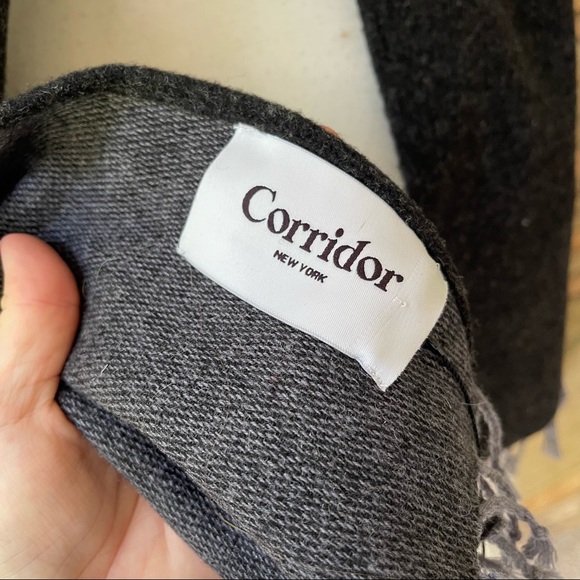 NWT Corridor lambs wool scarf in charcoal - Picture 10 of 13
